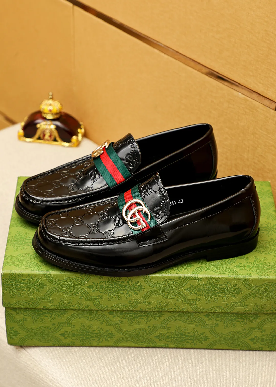 Men's shoes 💰480 💐 Product trademark: GUCCI "Gucci" casual leather shoes Regular size: 38-44 (45.46🉑️customized) Product materials: Selected imported first-layer open-edge beaded cowhide embossed upper + luxury hardware buckle, imported water-dyed cowhide leather lining. Strong three-dimensional visual effect, original outsole color: 2 colors available